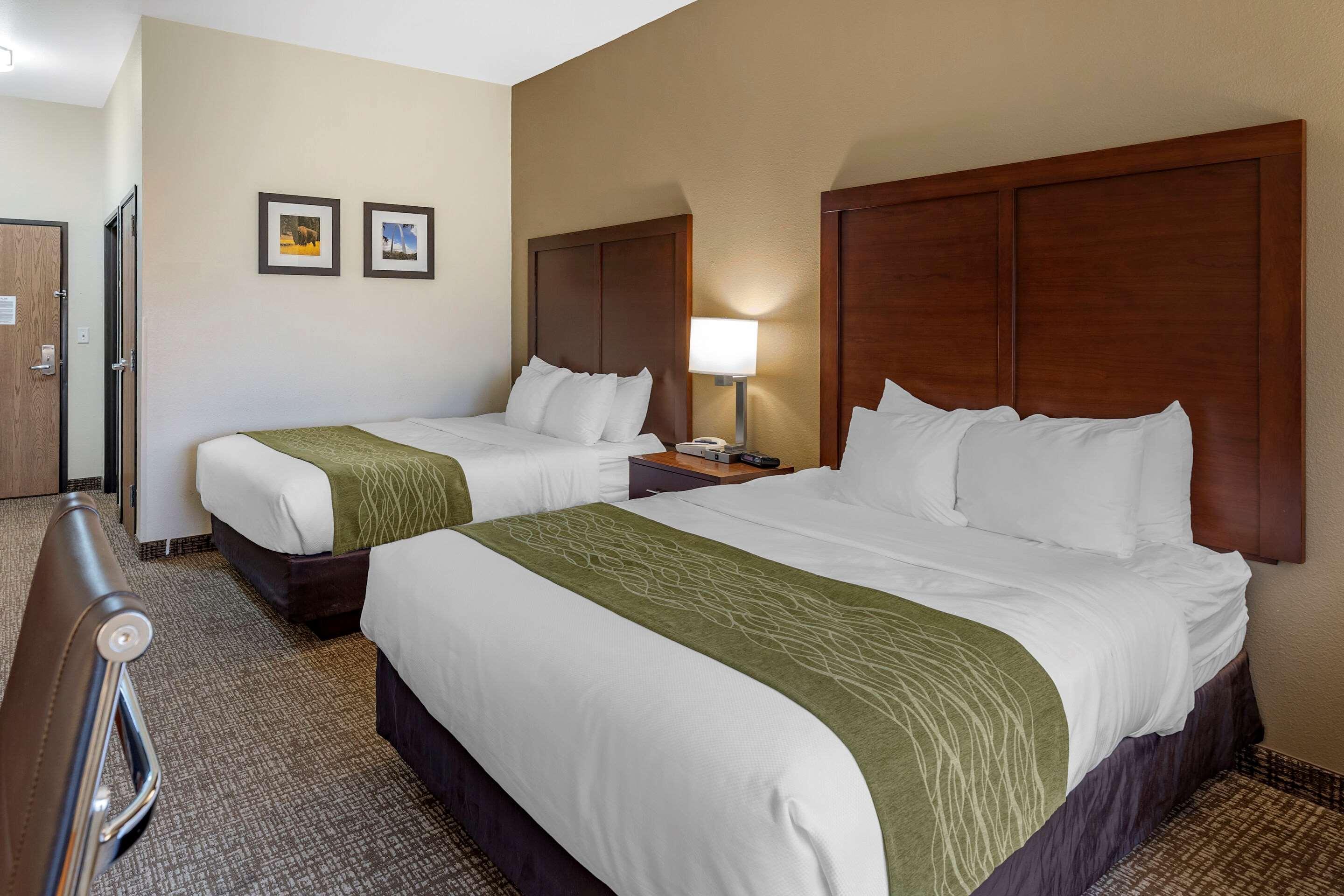 Comfort Inn & Suites Greenville I-70 Екстериор снимка