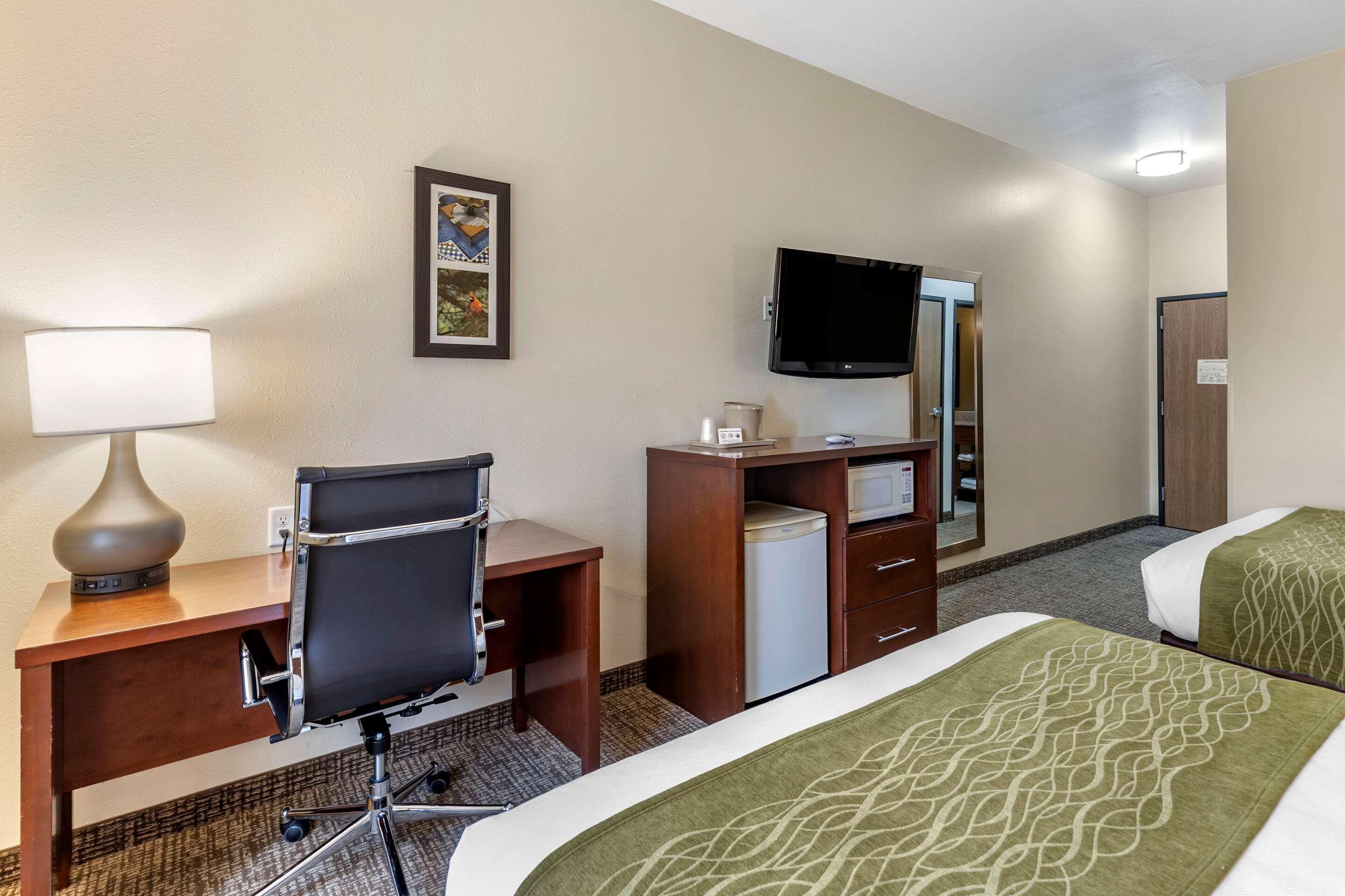 Comfort Inn & Suites Greenville I-70 Екстериор снимка