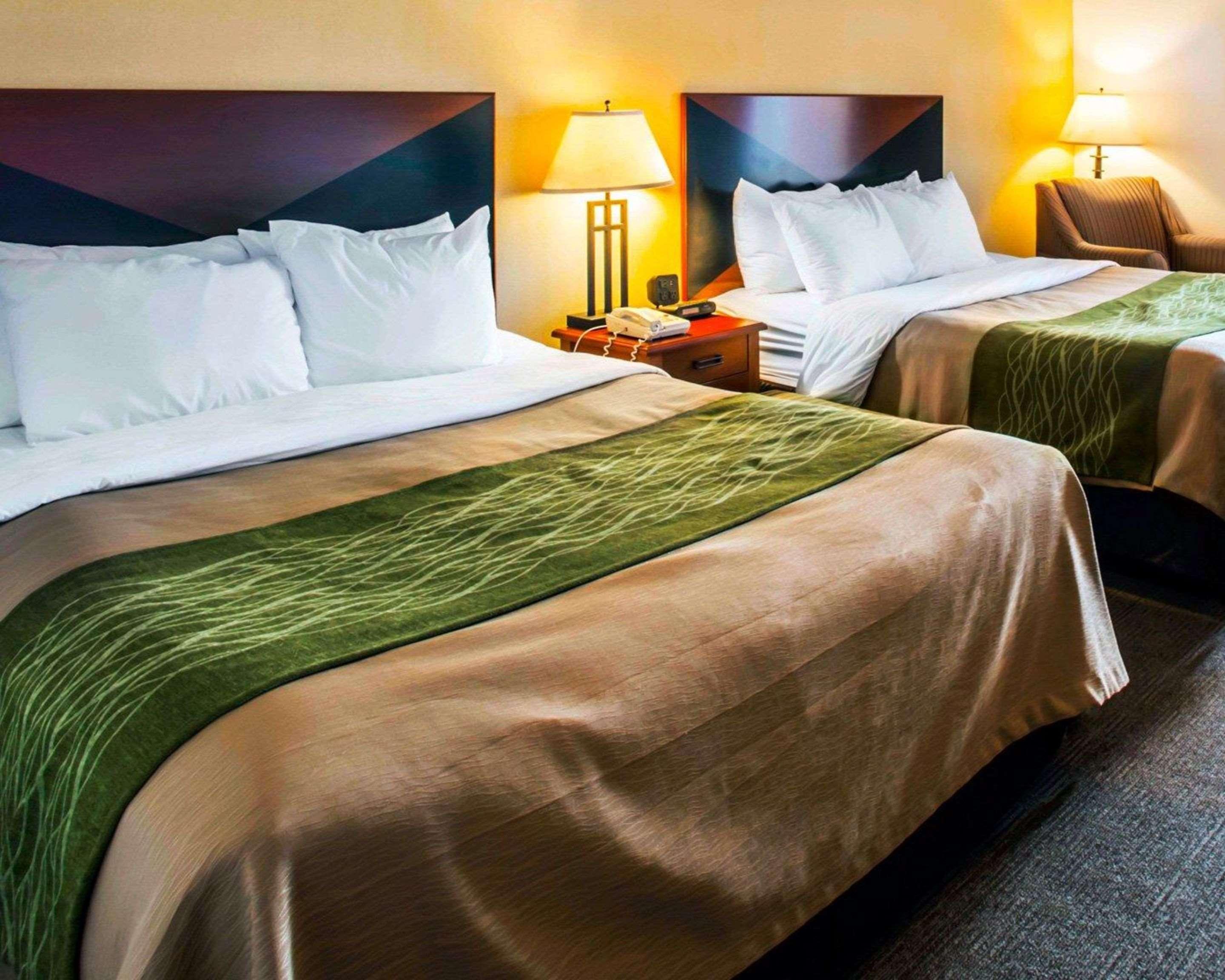 Comfort Inn & Suites Greenville I-70 Екстериор снимка