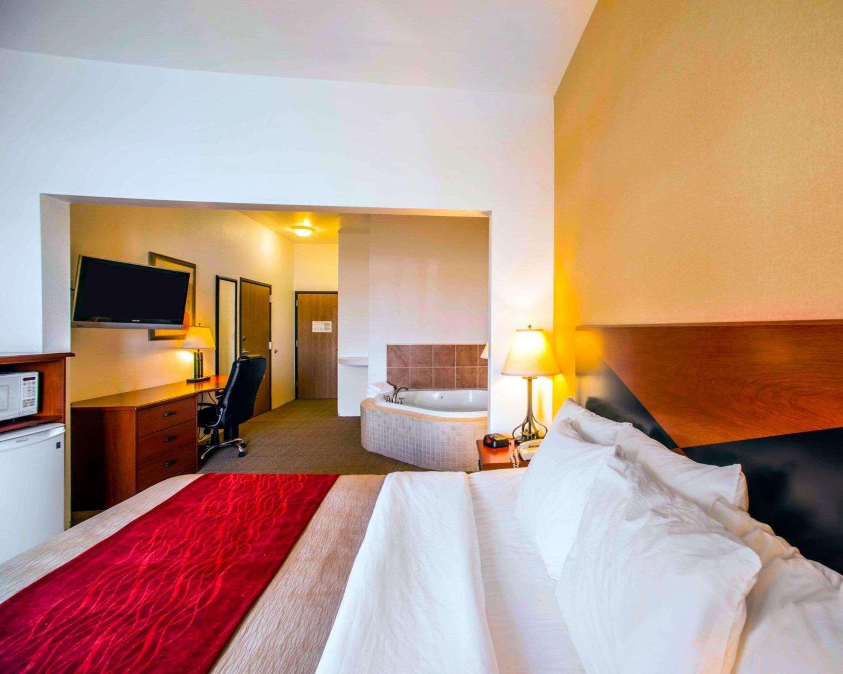 Comfort Inn & Suites Greenville I-70 Екстериор снимка