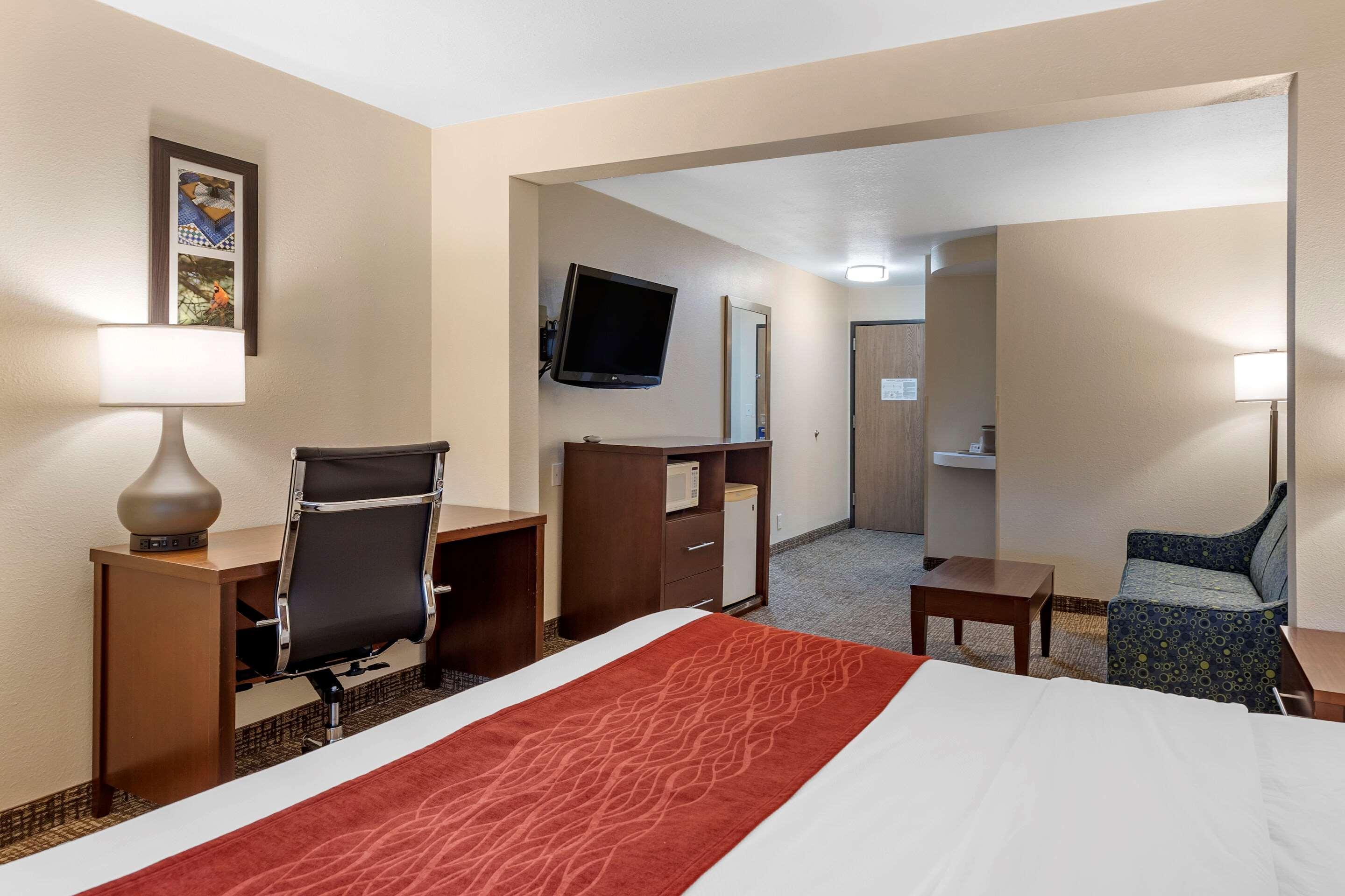 Comfort Inn & Suites Greenville I-70 Екстериор снимка