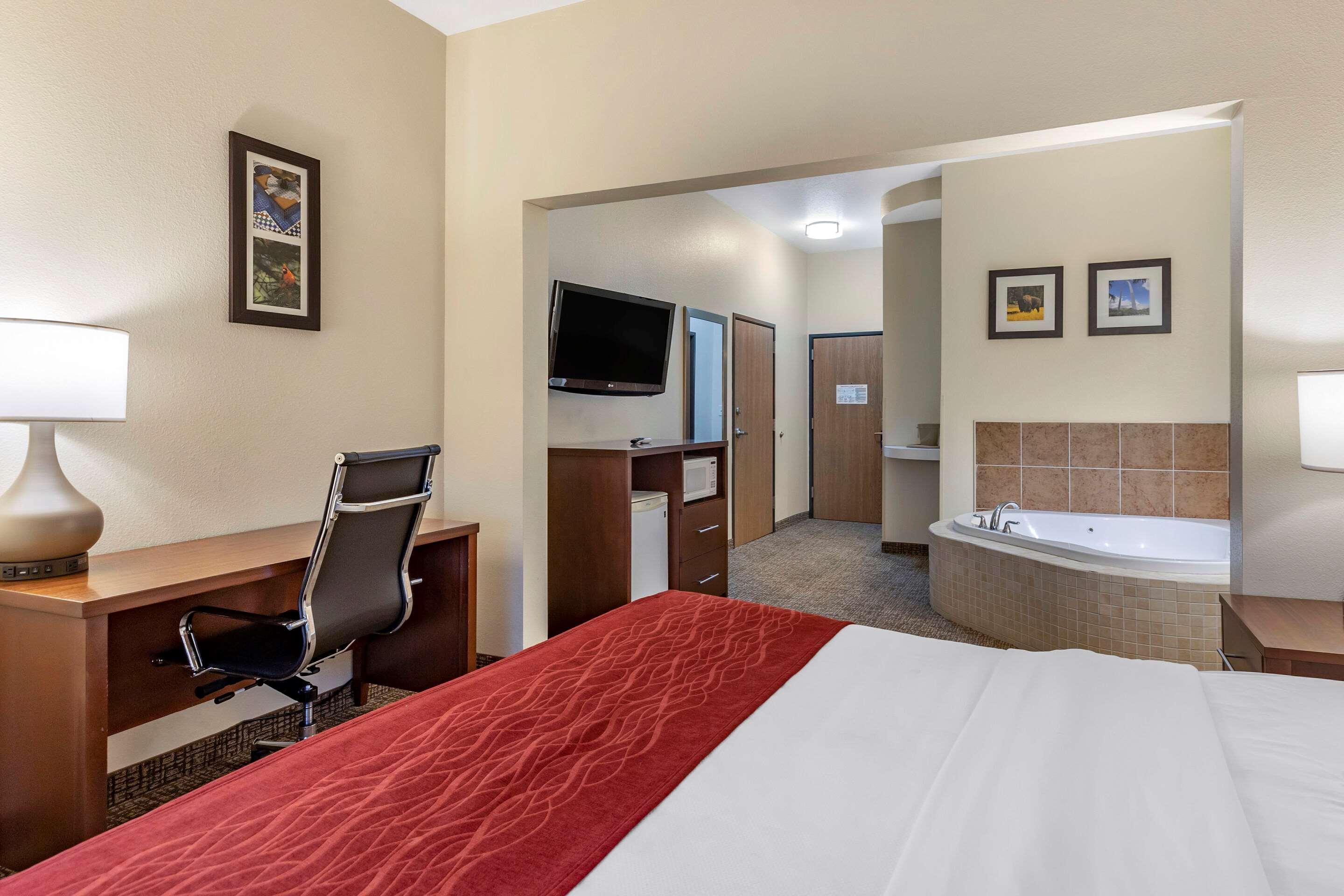Comfort Inn & Suites Greenville I-70 Екстериор снимка