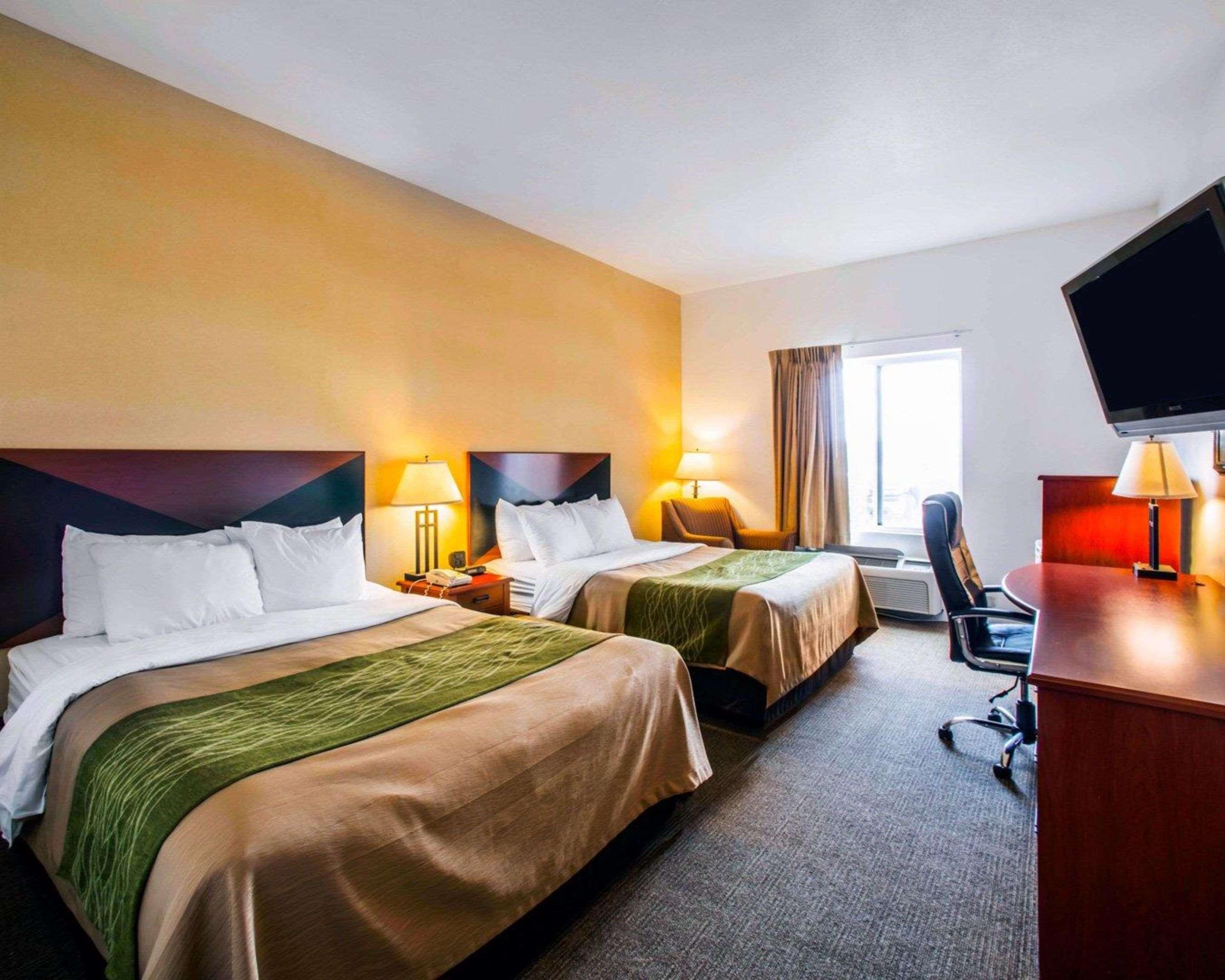Comfort Inn & Suites Greenville I-70 Екстериор снимка