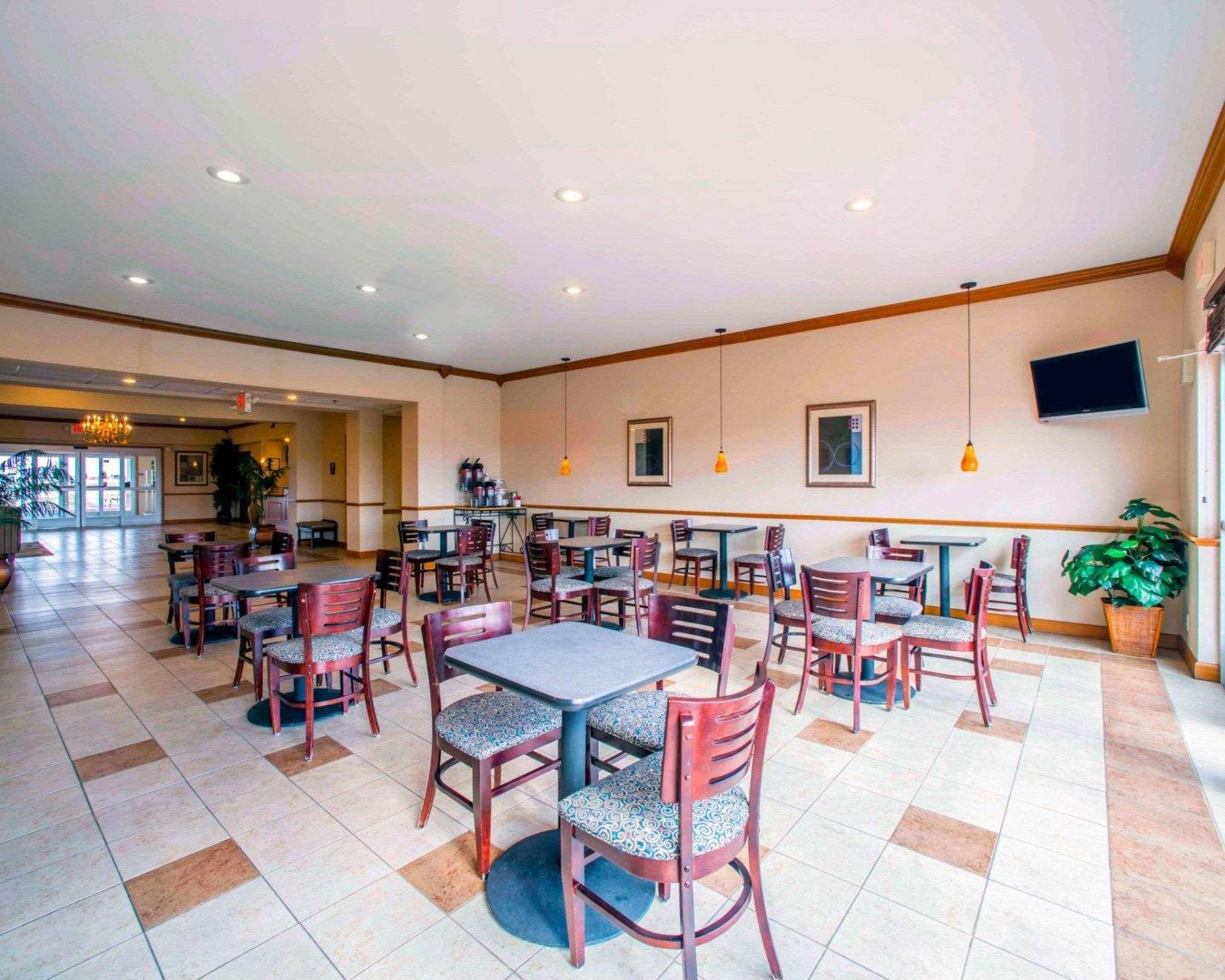 Comfort Inn & Suites Greenville I-70 Екстериор снимка