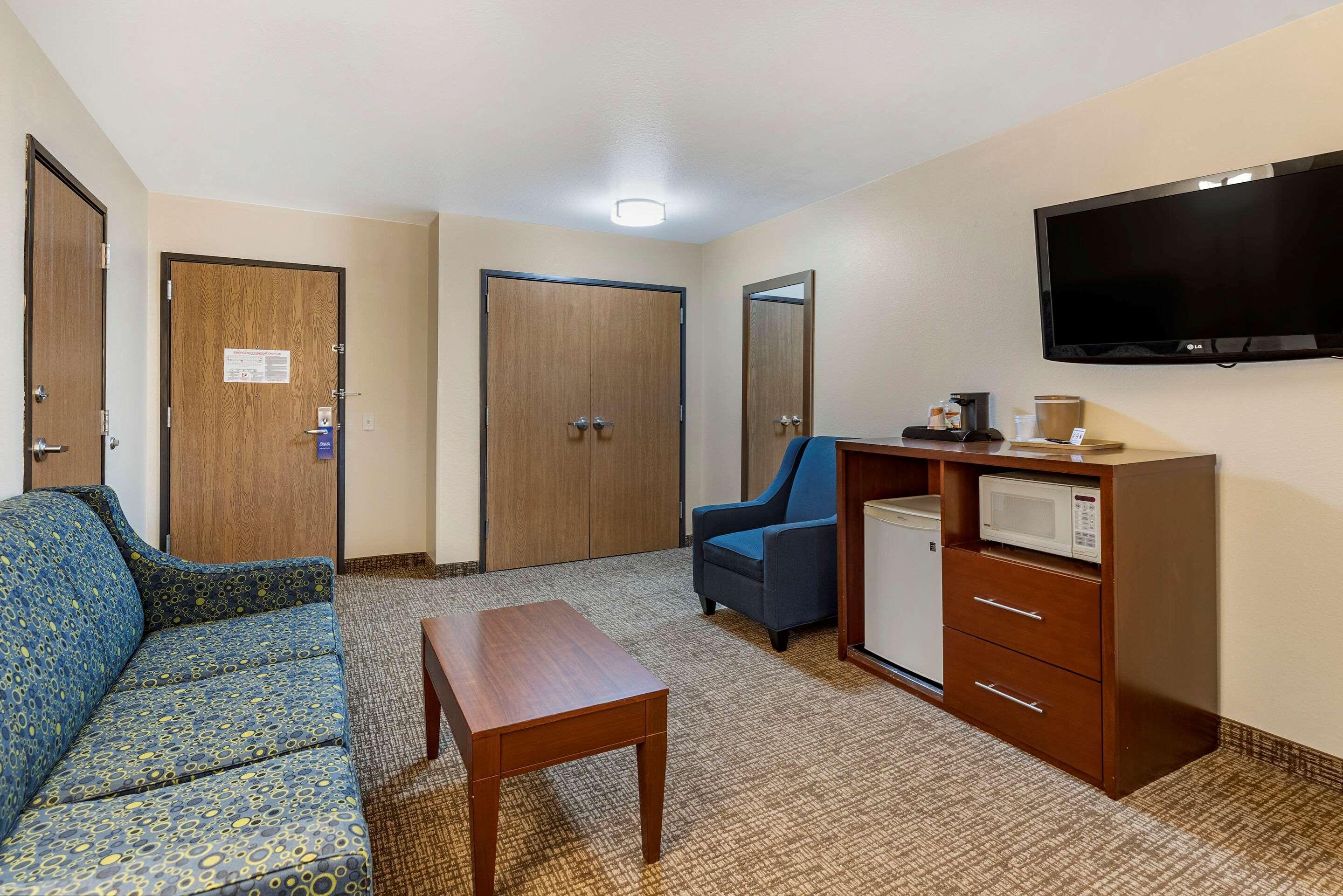 Comfort Inn & Suites Greenville I-70 Екстериор снимка