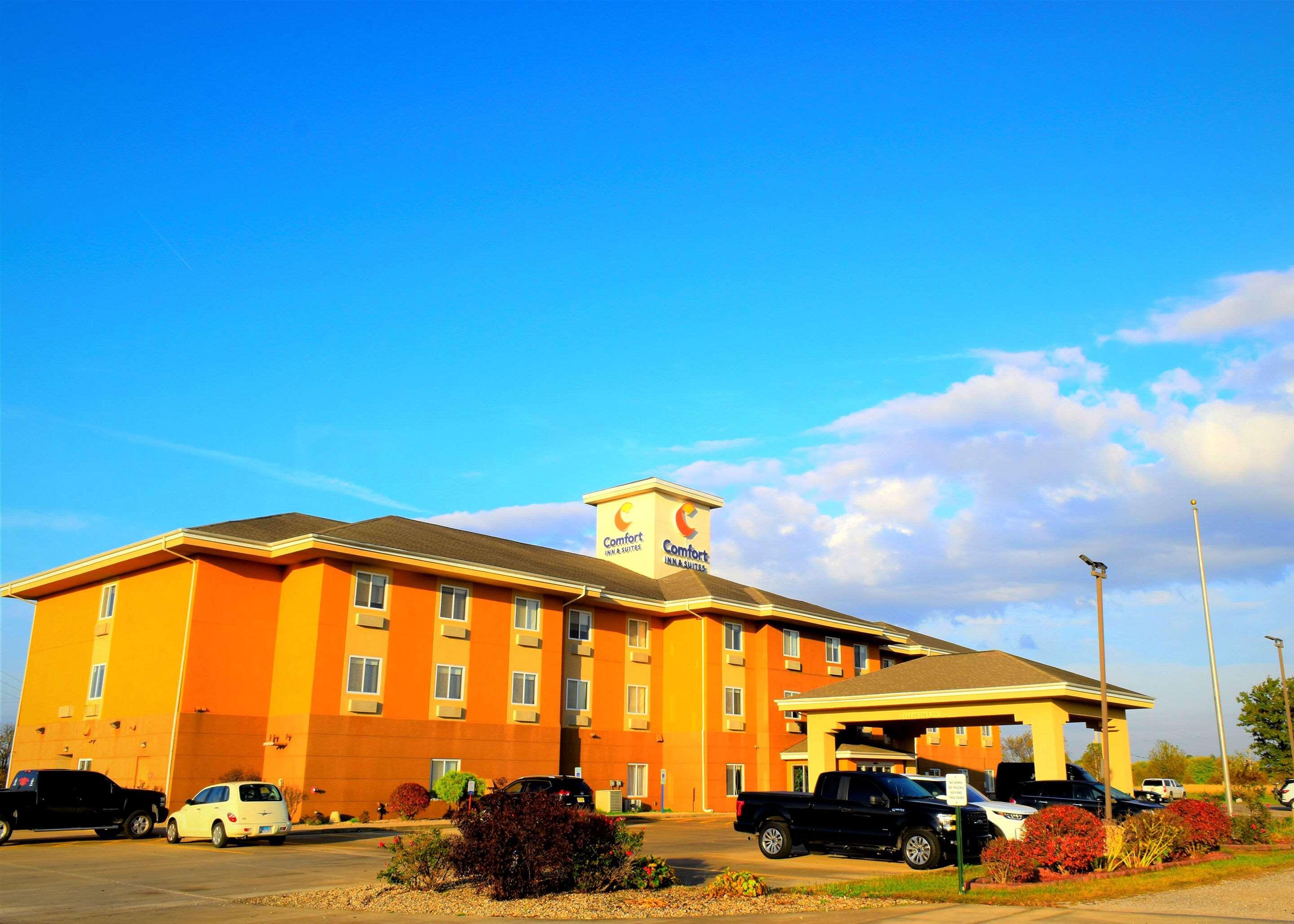 Comfort Inn & Suites Greenville I-70 Екстериор снимка