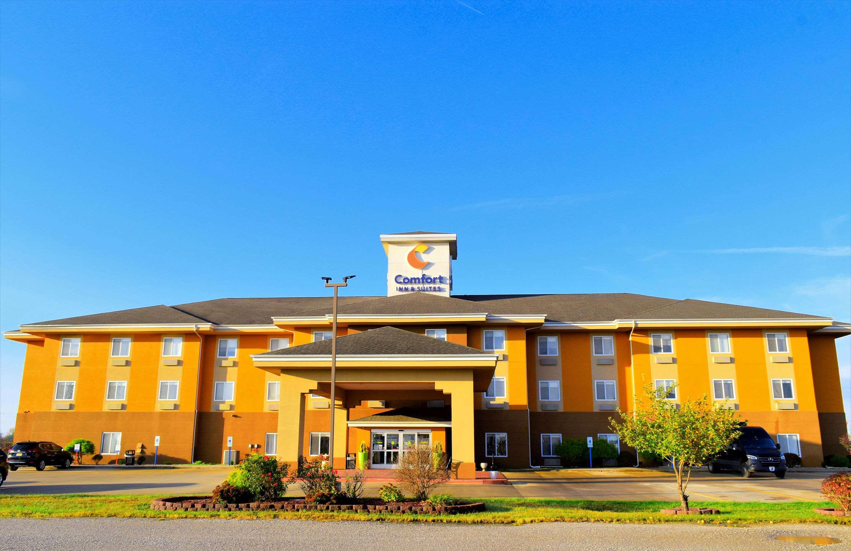 Comfort Inn & Suites Greenville I-70 Екстериор снимка