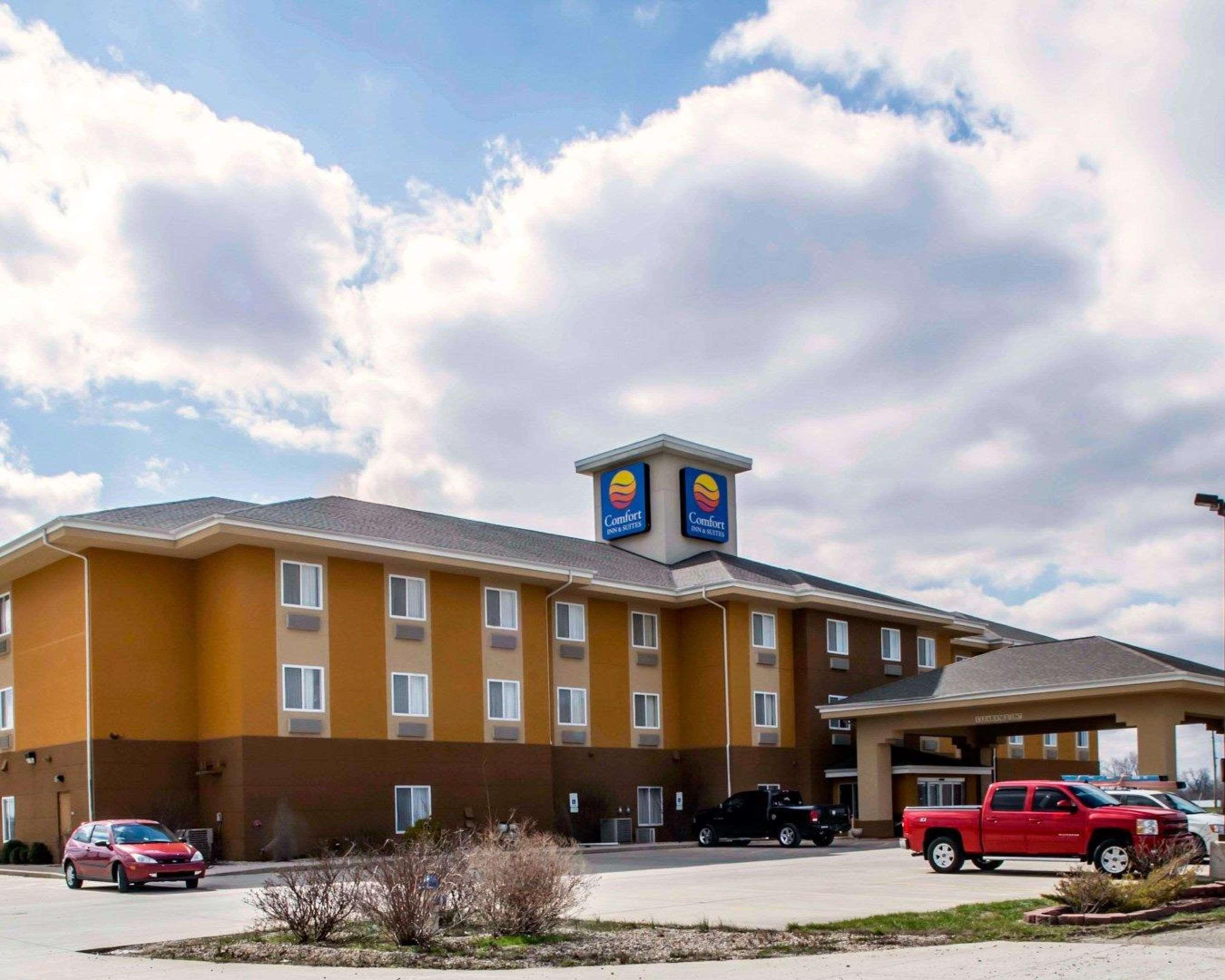 Comfort Inn & Suites Greenville I-70 Екстериор снимка