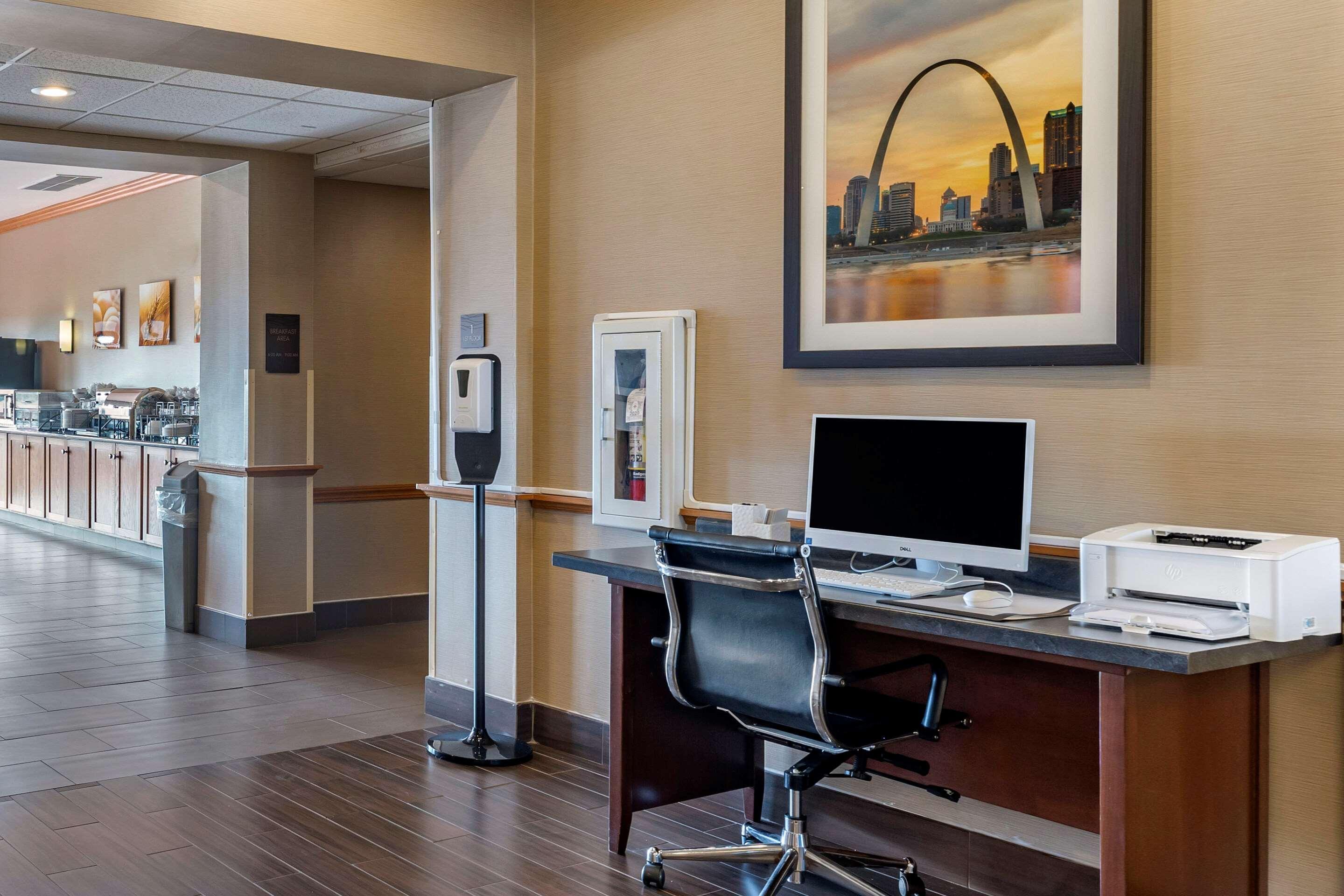 Comfort Inn & Suites Greenville I-70 Екстериор снимка