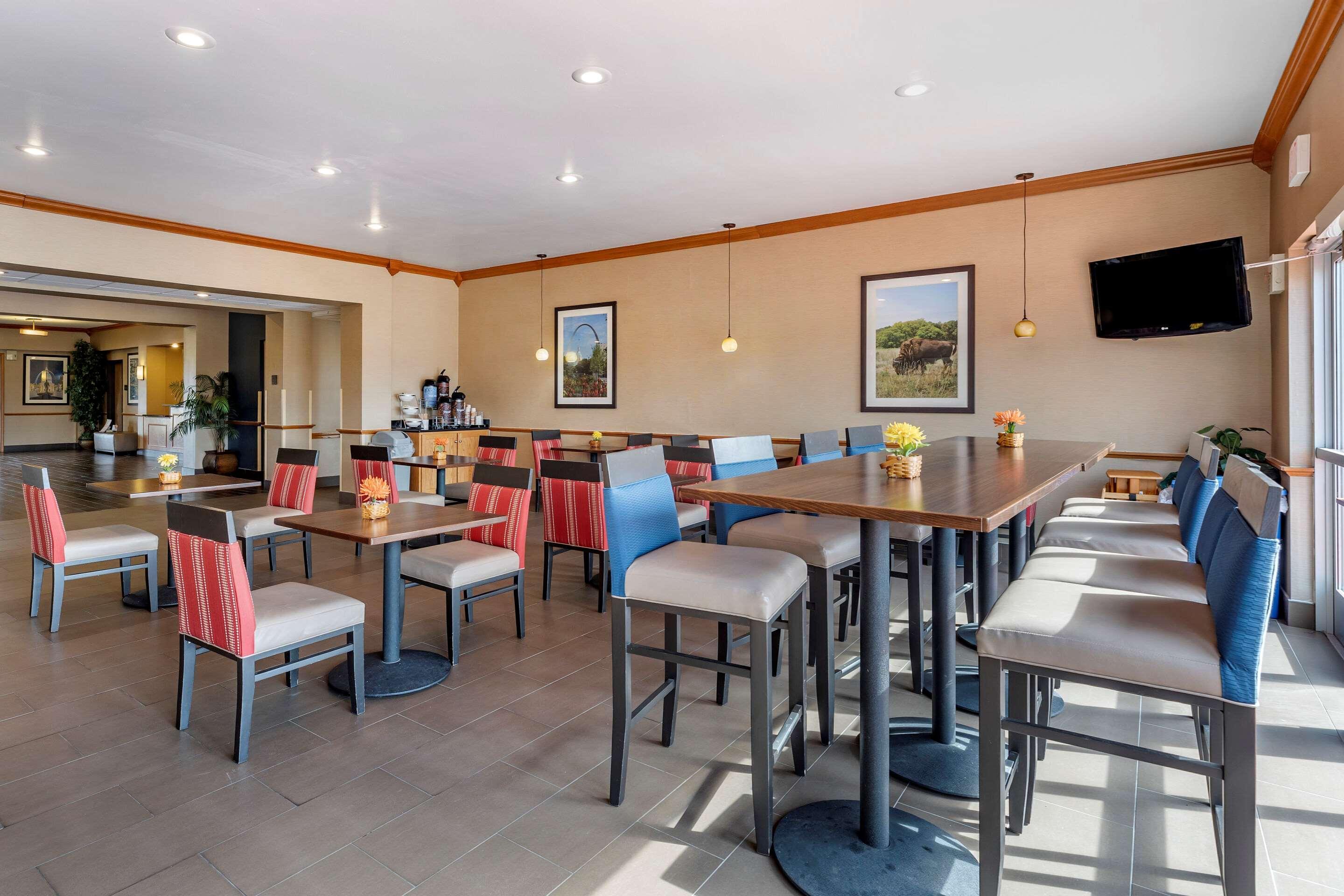 Comfort Inn & Suites Greenville I-70 Екстериор снимка
