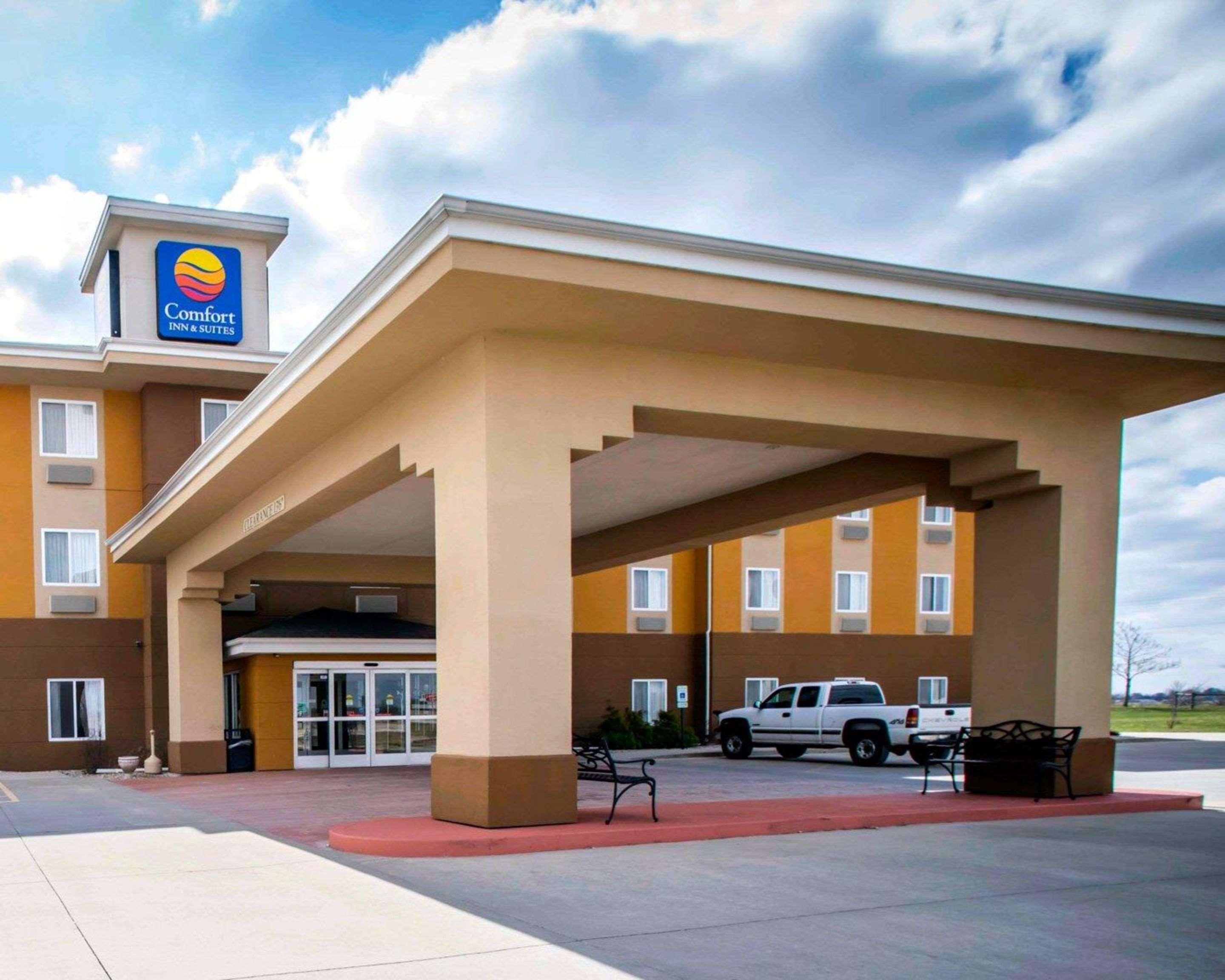 Comfort Inn & Suites Greenville I-70 Екстериор снимка